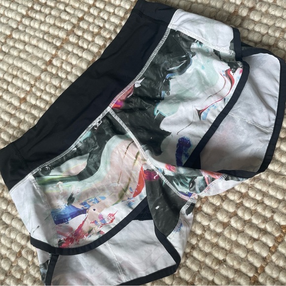 Lululemon shorts - Picture 1 of 3